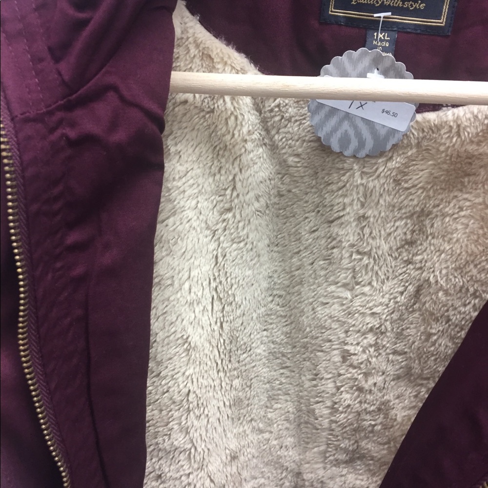Plus size vest in mulberry - Picture 3 of 3